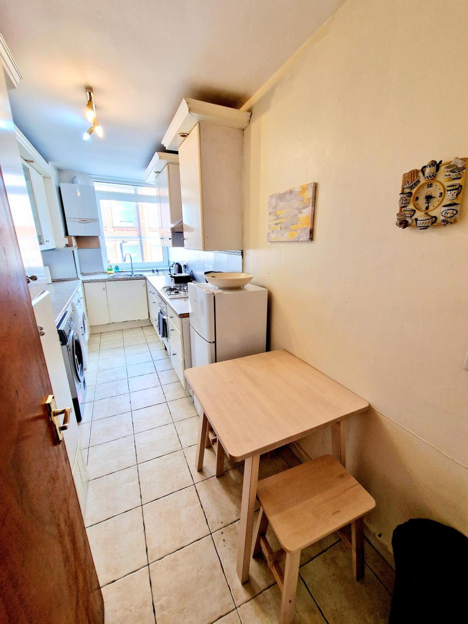 Bright & Spacious Home In Building With Lift, Right Next To Bayswater Station - Walk To Kensington Palace, Hyde Park, Little Venice & Notting Hill ロンドン エクステリア 写真